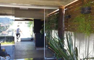 Imagem: A casa possui 1 Dormitório, 1 Banheiro, 2 Vagas na garagem