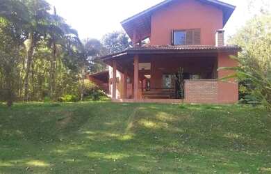 Imagem: A casa em condomínio possui 4 Dormitórios, 3 Banheiros, 4