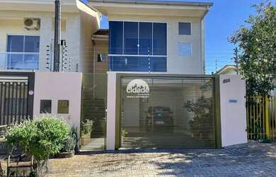 Imagem: A casa possui 2 Dormitórios, 3 Banheiros, 3 Vagas na garagem