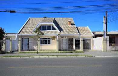 Imagem: A casa possui 4 Dormitórios, 5 Banheiros, 5 Vagas na garagem