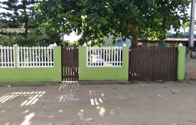 Imagem: A casa possui 3 Dormitórios, 2 Banheiros, 2 Vagas na garagem