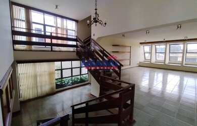 Imagem: A casa possui 5 Dormitórios, 5 Banheiros, 5 Vagas na garagem