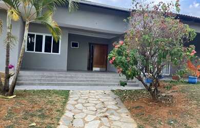 Imagem: A casa em condomínio possui 5 Dormitórios, 5 Banheiros, 3