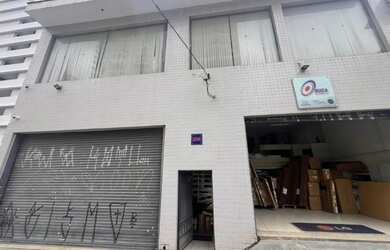 Imagem: O depósito possui 3 Vagas na garagem, 300m² de Área e está