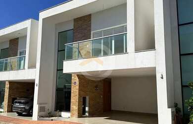 Imagem: A casa possui 3 Dormitórios, 3 Banheiros, 2 Vagas na garagem