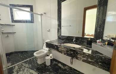 Imagem 15: Casa à venda ou para alugar com 4 quartos, sendo 3 suítes, no condomínio...