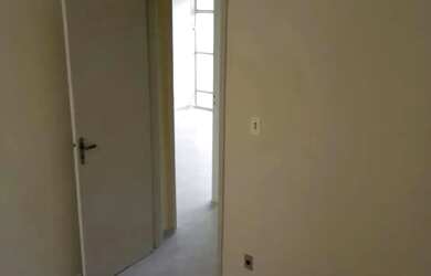 Imagem 6: Ótimo apto de 2 quartos com piso porcelanato, sala com sacada com piso...