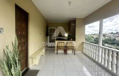 Imagem: A casa possui 3 Dormitórios, 1 Banheiro, 2 Vagas na garagem