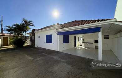 Imagem 3: Casa para venda com piscina próximo a Lagoa em Imbituba - SC