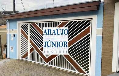 Imagem: A casa possui 3 Dormitórios, 2 Banheiros, 2 Vagas na garagem