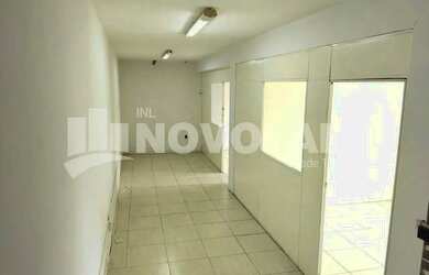 Imagem: O depósito possui 2 Vagas na garagem, 120m² de Área e está