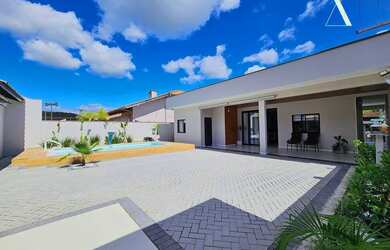 Imagem 3: Casa Plana de Alto Padrão com Piscina no bairro glória emJoinville /...