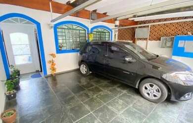 Imagem: A casa possui 2 Dormitórios, 1 Banheiro, 1 Vaga na garagem