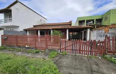 Imagem: A casa possui 2 Dormitórios, 1 Banheiro, 2 Vagas na garagem