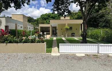 Imagem: A casa em condomínio possui 2 Dormitórios, 3 Banheiros, 4