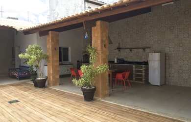 Imagem: A casa possui 3 Dormitórios, 3 Banheiros, 3 Vagas na garagem