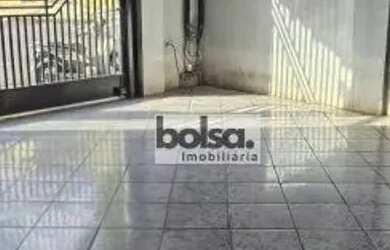 Imagem: A casa possui 2 Dormitórios, 2 Banheiros, 2 Vagas na garagem