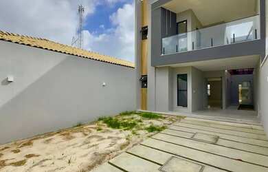 Imagem: A casa possui 4 Dormitórios, 5 Banheiros, 3 Vagas na garagem