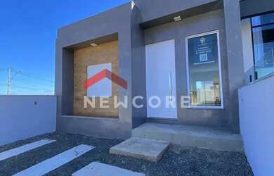 Imagem: A casa possui 3 Dormitórios, 2 Banheiros, 2 Vagas na garagem