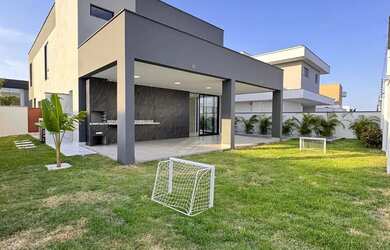 Imagem: A casa em condomínio possui 5 Dormitórios, 5 Banheiros, 4