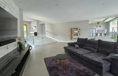 Imagem: A casa em condomínio possui 4 Dormitórios, 4 Banheiros, 5