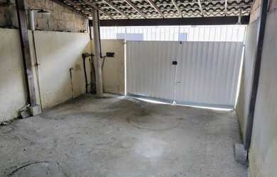 Imagem: A casa possui 2 Dormitórios, 2 Banheiros, 2 Vagas na garagem