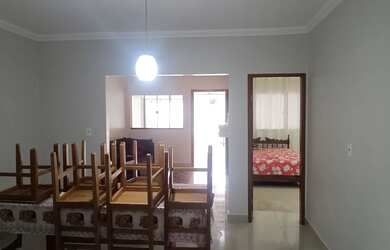 Imagem: A casa possui 3 Dormitórios, 2 Banheiros, 2 Vagas na garagem