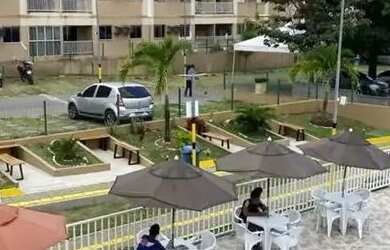 Imagem: O apartamento possui 2 Dormitórios, 1 Banheiro, 1 Vaga na garagem