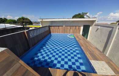 Imagem: A casa possui 4 Dormitórios, 5 Banheiros, 2 Vagas na garagem