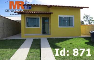 Imagem: A casa possui 2 Dormitórios, 1 Banheiro, 2 Vagas na garagem