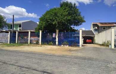 Imagem: A casa possui 3 Dormitórios, 3 Banheiros, 5 Vagas na garagem