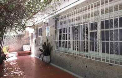 Imagem: A casa possui 5 Dormitórios, 4 Banheiros, 1 Vaga na garagem