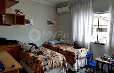 Imagem: A casa em condomínio possui 4 Dormitórios, 5 Banheiros, 300m²