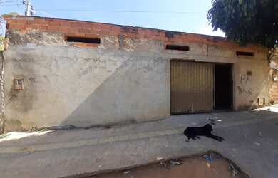 Imagem: A casa possui 2 Dormitórios, 1 Banheiro, 3 Vagas na garagem