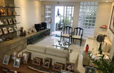 Imagem: A casa possui 4 Dormitórios, 4 Banheiros, 3 Vagas na garagem