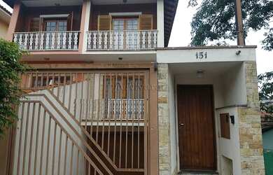 Imagem: A casa possui 3 Dormitórios, 4 Banheiros, 4 Vagas na garagem