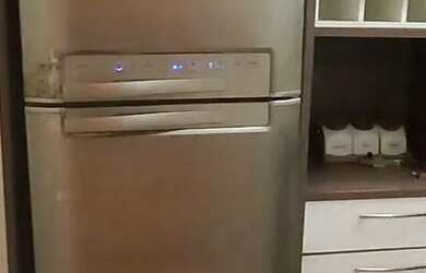 Imagem: O apartamento possui 2 Dormitórios, 1 Banheiro, 1 Vaga na garagem