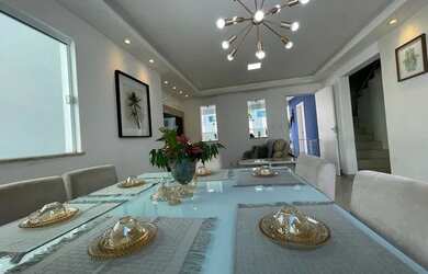 Imagem: A casa em condomínio possui 3 Dormitórios, 3 Banheiros, 2