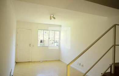 Imagem: A casa em condomínio possui 2 Dormitórios, 1 Banheiro, 2 Vagas