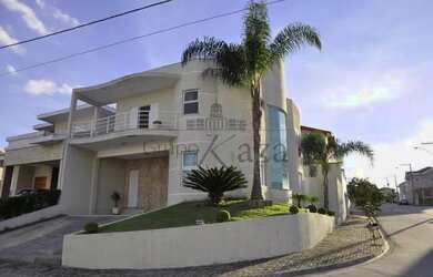 Imagem: A casa em condomínio possui 3 Dormitórios, 5 Banheiros, 2