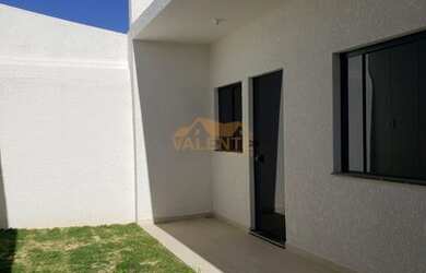 Imagem: A casa possui 3 Dormitórios, 2 Banheiros, 1 Vaga na garagem