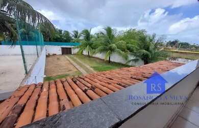 Imagem: A casa possui 4 Dormitórios, 2 Banheiros, 5 Vagas na garagem