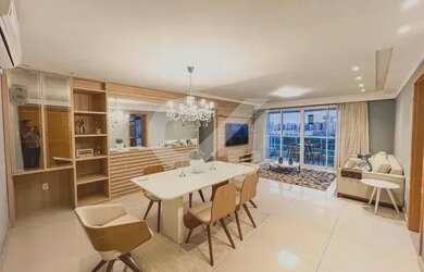 Imagem: O apartamento possui 4 Dormitórios, 5 Banheiros, 2 Vagas na