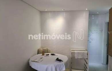 Imagem: O apartamento possui 2 Dormitórios, 1 Banheiro, 2 Vagas na