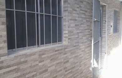 Imagem: A casa possui 2 Dormitórios, 1 Banheiro, 1 Vaga na garagem