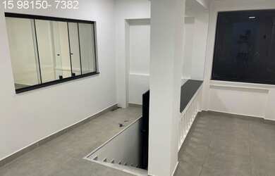 Imagem: A casa possui 5 Dormitórios, 1 Banheiro, 5 Vagas na garagem