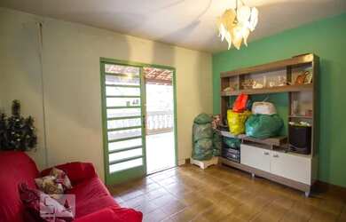 Imagem: A casa possui 5 Dormitórios, 4 Banheiros, 4 Vagas na garagem