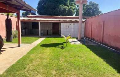 Imagem: A casa possui 2 Dormitórios, 2 Banheiros, 1 Vaga na garagem