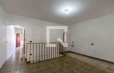 Imagem: A casa possui 3 Dormitórios, 2 Banheiros, 1 Vaga na garagem