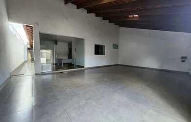 Imagem: A casa possui 2 Dormitórios, 2 Banheiros, 3 Vagas na garagem